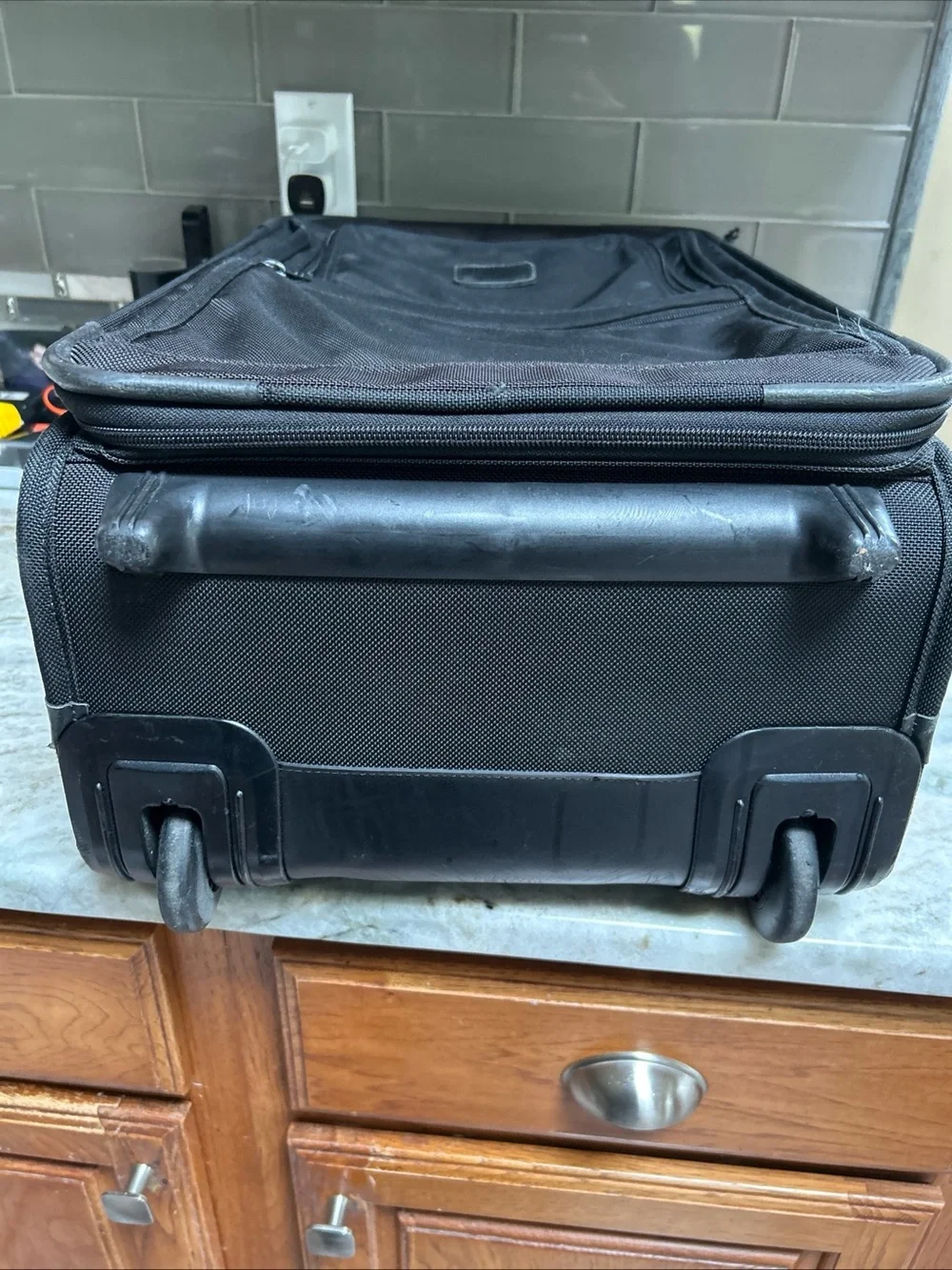 Tumi Alpha Black Wheeled International Carry On Luggage Travel Suitcase  22x14x9